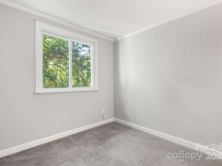 8266 Knights Bridge Road, Charlotte, NC 28210.  MLS# CAR4273701, YatesRealty ID 24365. 