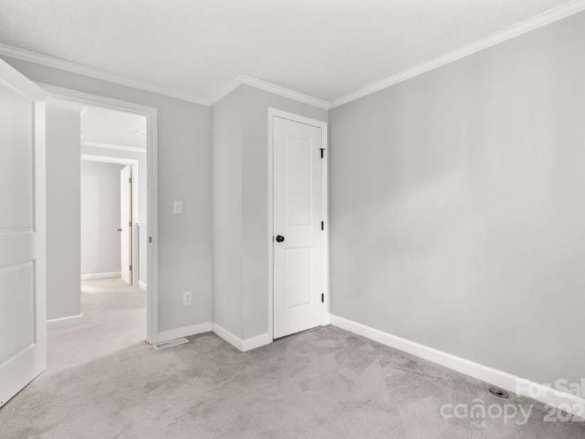 8266 Knights Bridge Road, Charlotte, NC 28210.  MLS# CAR4273701, YatesRealty ID 24365. 
