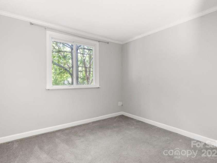 8266 Knights Bridge Road, Charlotte, NC 28210.  MLS# CAR4273701, YatesRealty ID 24365. 