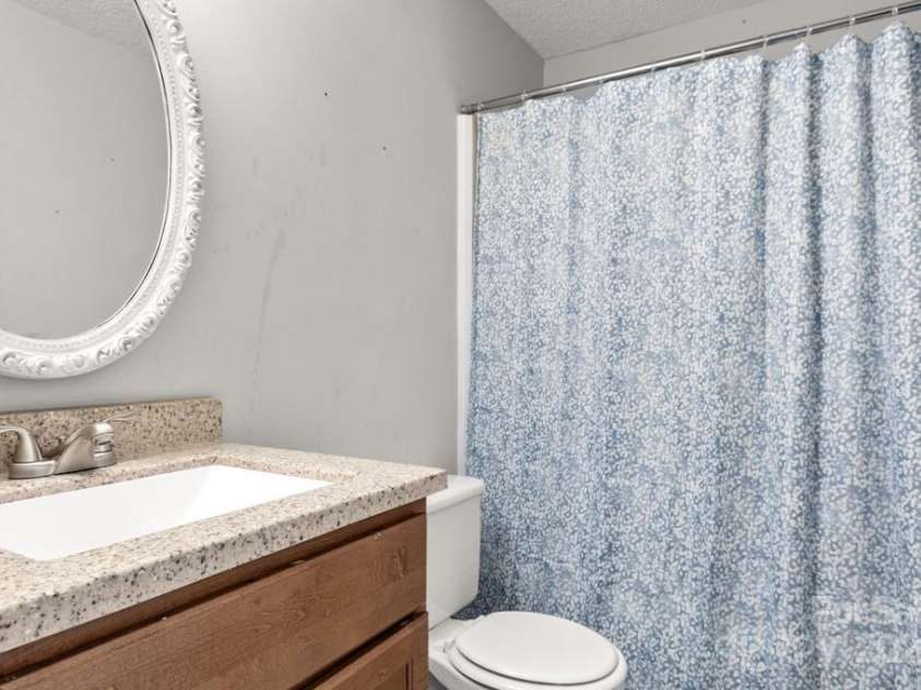 8266 Knights Bridge Road, Charlotte, NC 28210.  MLS# CAR4273701, YatesRealty ID 24365. 