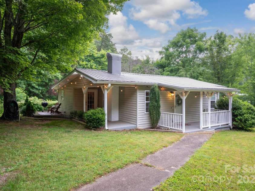 147 Mink Farm Road, Leicester, NC 28748.  MLS# CAR4276189, YatesRealty ID 24366. 147 Mink Farm Rd
