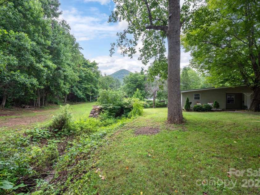 147 Mink Farm Road, Leicester, NC 28748.  MLS# CAR4276189, YatesRealty ID 24366. Approx. 20 Minutes to Downtown Asheville