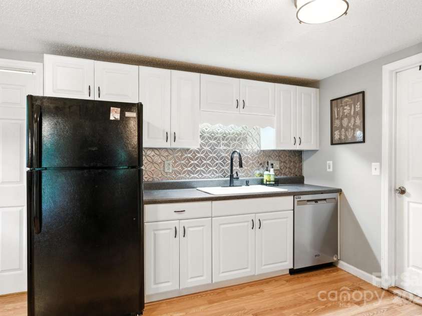 147 Mink Farm Road, Leicester, NC 28748.  MLS# CAR4276189, YatesRealty ID 24366. Bright and Cheery Kitchen