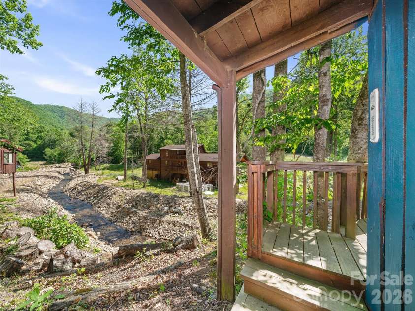 137 Mountain Farm Road, Burnsville, NC 28714.  MLS# CAR4384288, YatesRealty ID 24369. 