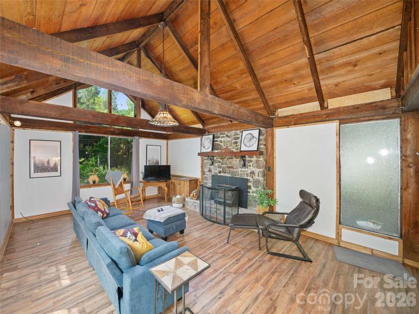 137 Mountain Farm Road, Burnsville, NC 28714.  MLS# CAR4384288, YatesRealty ID 24369. 