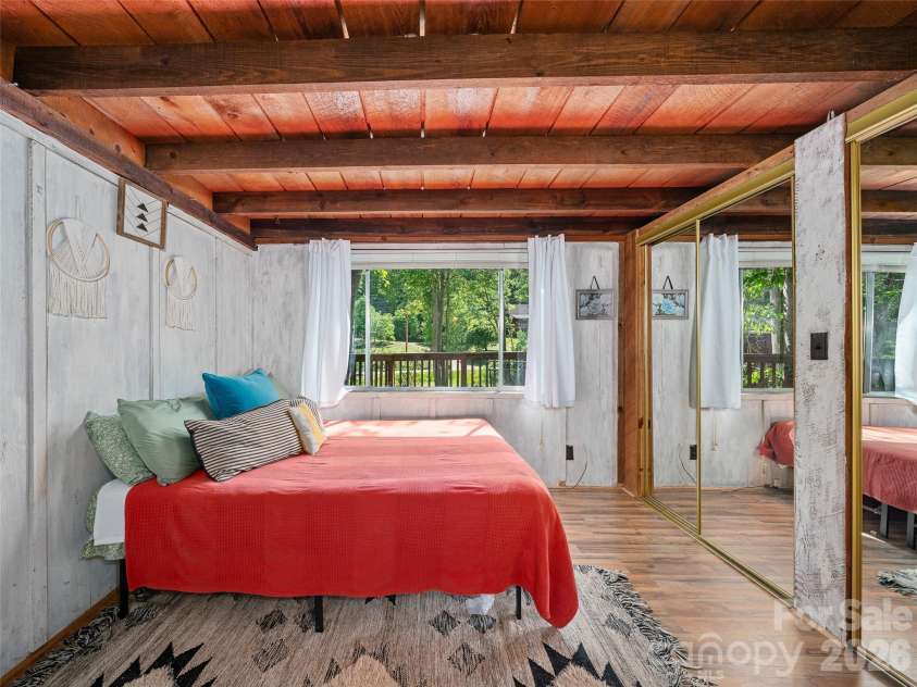 137 Mountain Farm Road, Burnsville, NC 28714.  MLS# CAR4384288, YatesRealty ID 24369. 