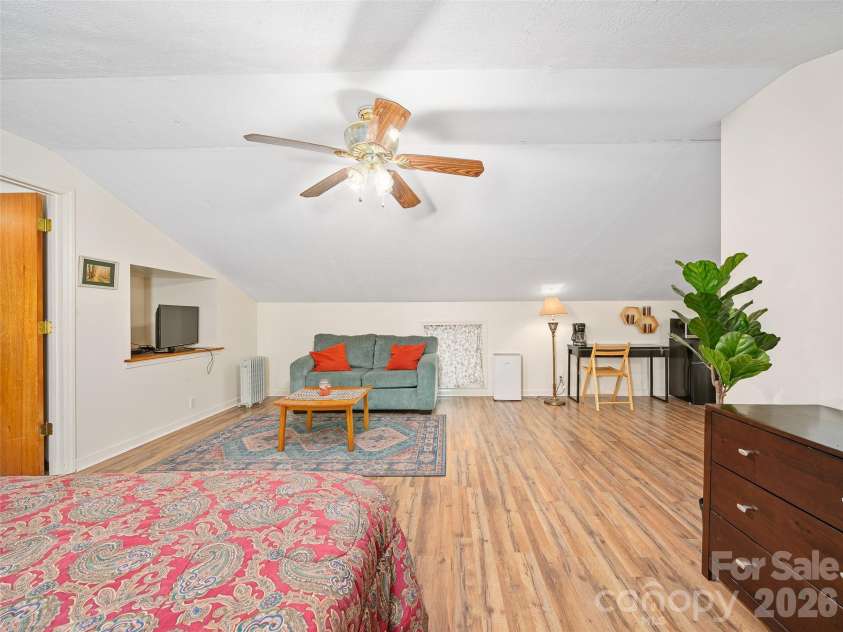 137 Mountain Farm Road, Burnsville, NC 28714.  MLS# CAR4384288, YatesRealty ID 24369. 