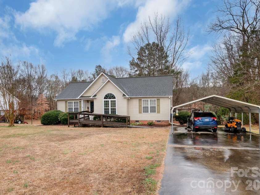 2514 Oxford Circle, Lancaster, SC 29720.  MLS# CAR4316803, YatesRealty ID 2437. 