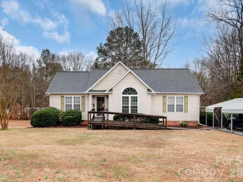 2514 Oxford Circle, Lancaster, SC 29720.  MLS# CAR4316803, YatesRealty ID 2437. 