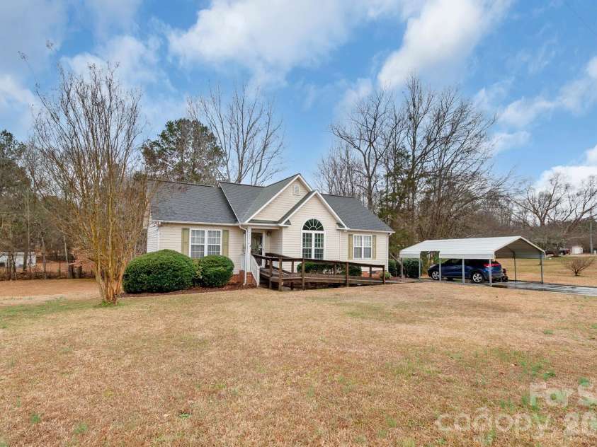 2514 Oxford Circle, Lancaster, SC 29720.  MLS# CAR4316803, YatesRealty ID 2437. 