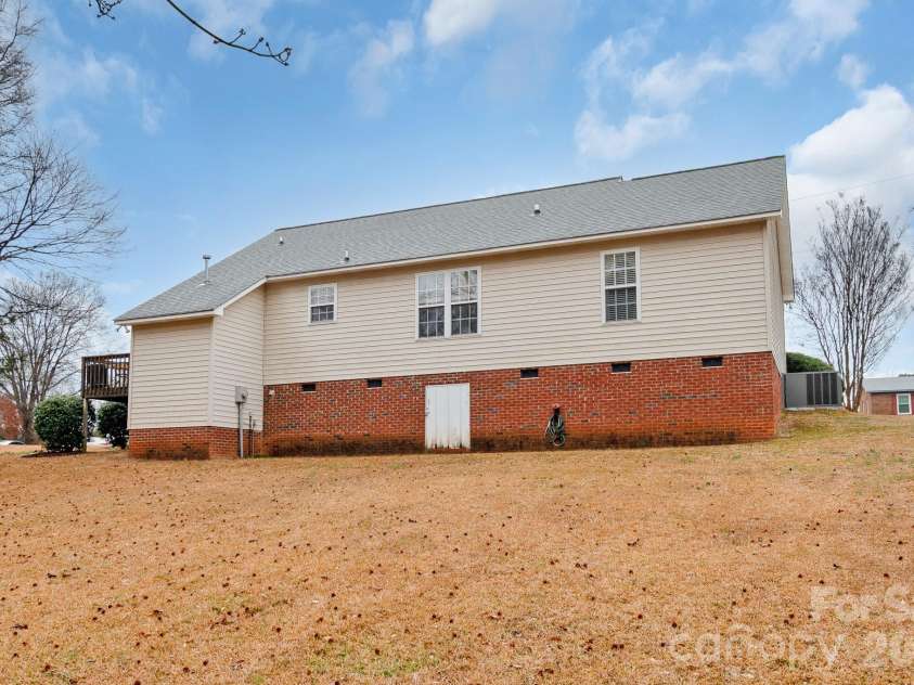 2514 Oxford Circle, Lancaster, SC 29720.  MLS# CAR4316803, YatesRealty ID 2437. 