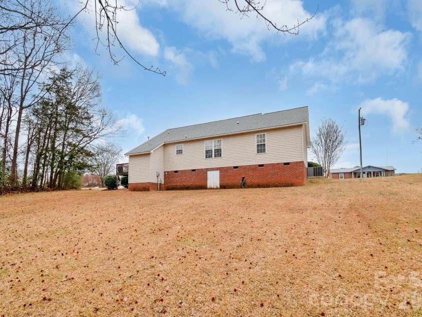 2514 Oxford Circle, Lancaster, SC 29720.  MLS# CAR4316803, YatesRealty ID 2437. 