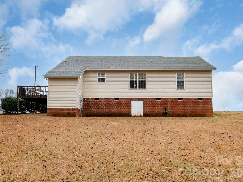 2514 Oxford Circle, Lancaster, SC 29720.  MLS# CAR4316803, YatesRealty ID 2437. 