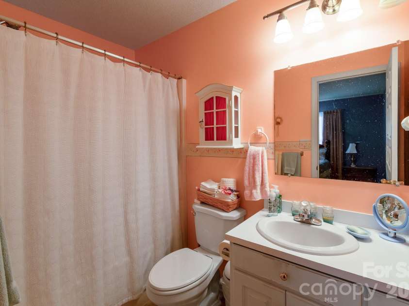 2514 Oxford Circle, Lancaster, SC 29720.  MLS# CAR4316803, YatesRealty ID 2437. 
