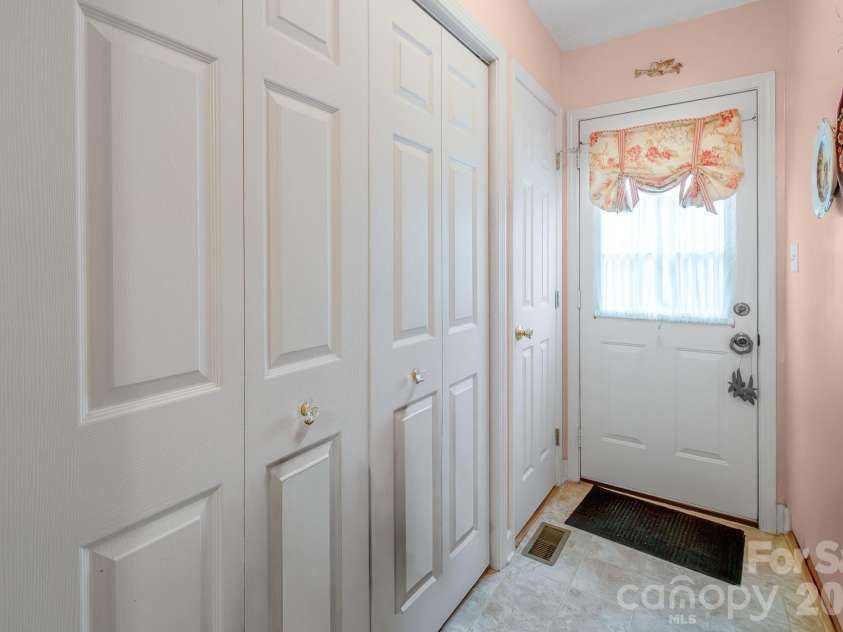 2514 Oxford Circle, Lancaster, SC 29720.  MLS# CAR4316803, YatesRealty ID 2437. 