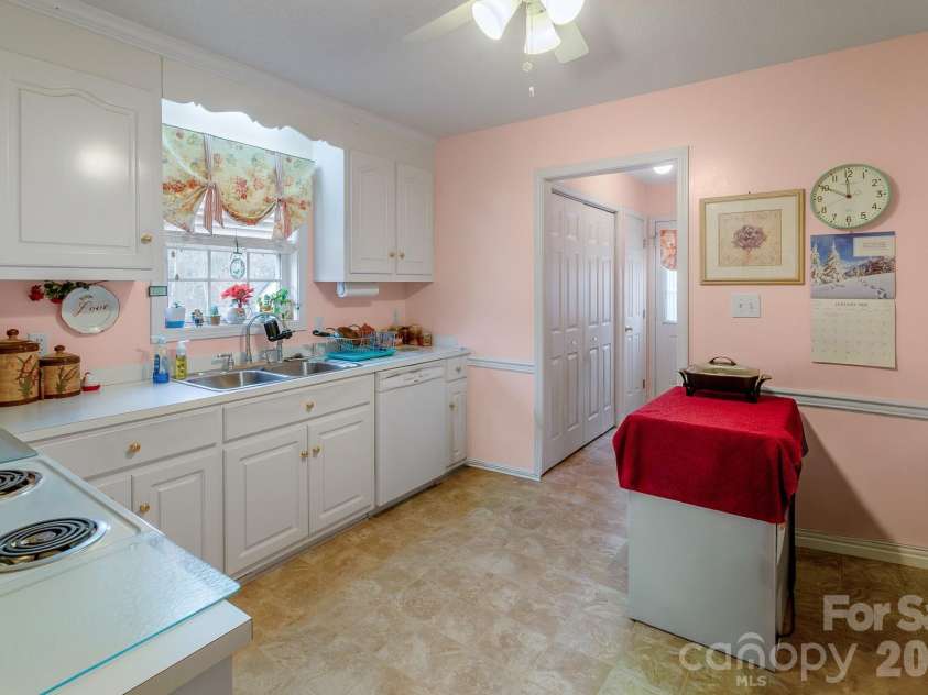 2514 Oxford Circle, Lancaster, SC 29720.  MLS# CAR4316803, YatesRealty ID 2437. 