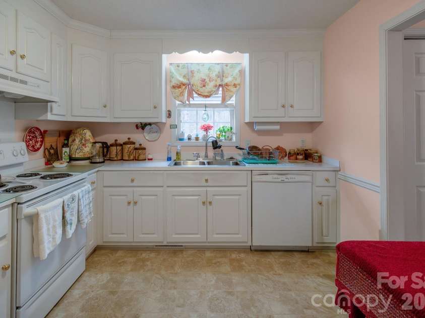 2514 Oxford Circle, Lancaster, SC 29720.  MLS# CAR4316803, YatesRealty ID 2437. 