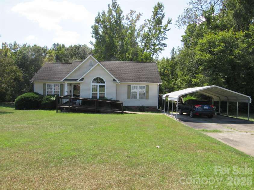2514 Oxford Circle, Lancaster, SC 29720.  MLS# CAR4425299, YatesRealty ID 2437. 