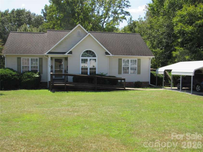 2514 Oxford Circle, Lancaster, SC 29720.  MLS# CAR4425299, YatesRealty ID 2437. 