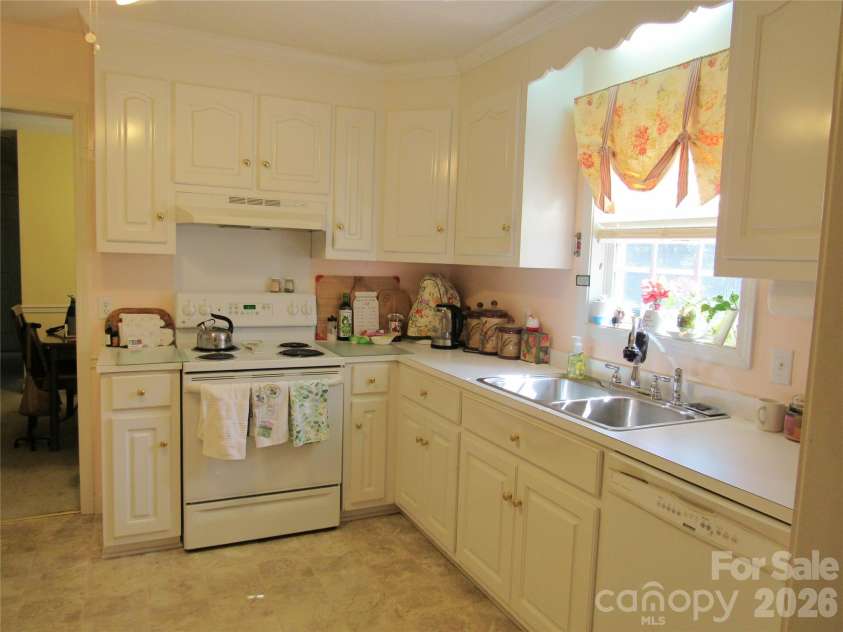 2514 Oxford Circle, Lancaster, SC 29720.  MLS# CAR4425299, YatesRealty ID 2437. 