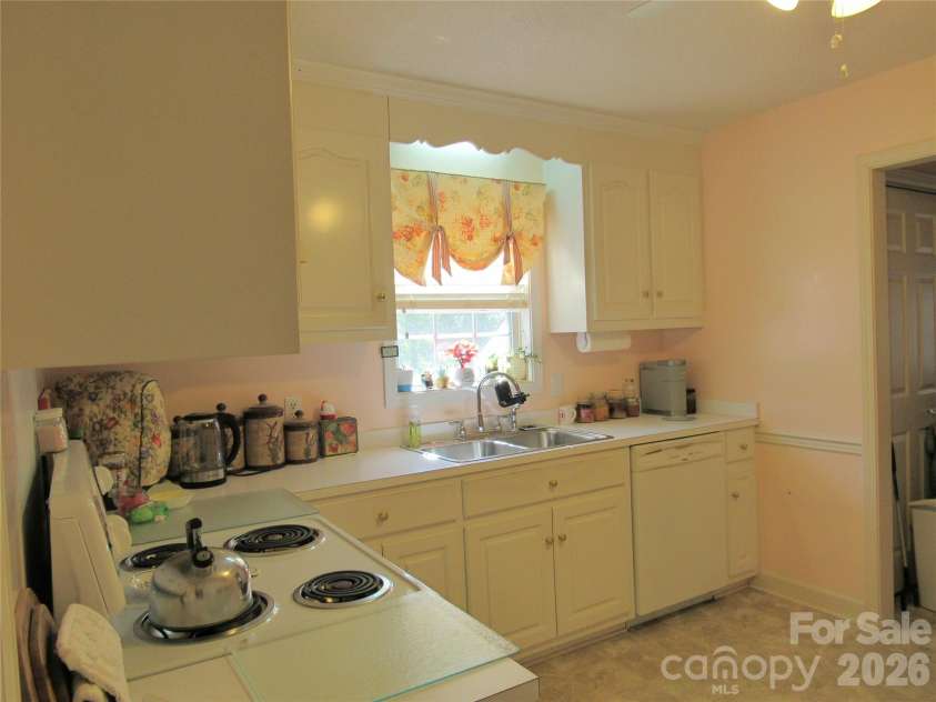 2514 Oxford Circle, Lancaster, SC 29720.  MLS# CAR4425299, YatesRealty ID 2437. 