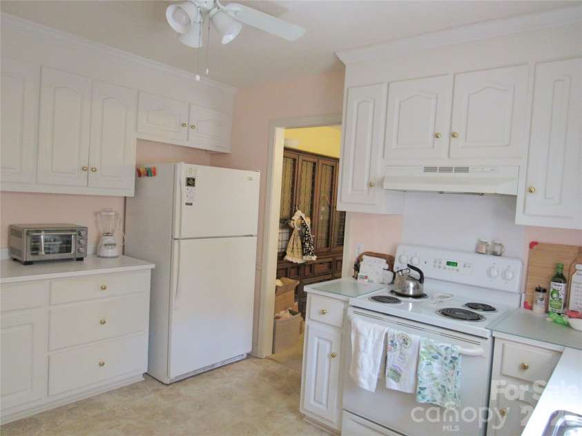 2514 Oxford Circle, Lancaster, SC 29720.  MLS# CAR4425299, YatesRealty ID 2437. 