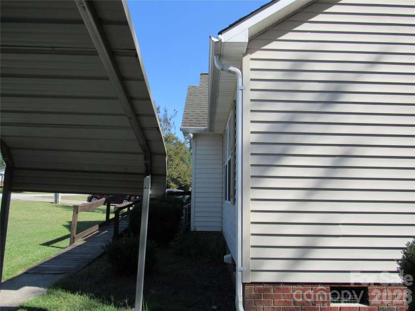 2514 Oxford Circle, Lancaster, SC 29720.  MLS# CAR4425299, YatesRealty ID 2437. 
