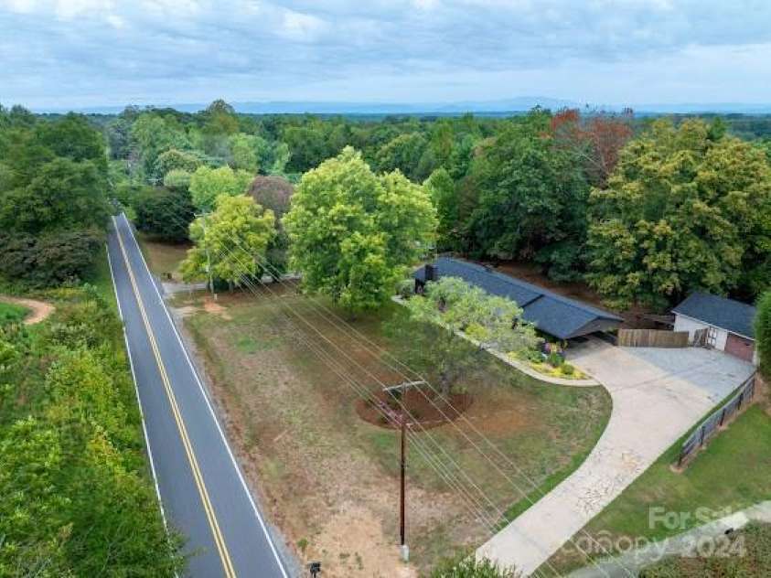 492 Bravard Street, Valdese, NC 28690.  MLS# CAR4183549, YatesRealty ID 2437. 