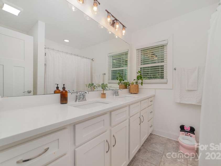 3250 Celanese Road, Rock Hill, SC 29732.  MLS# CAR4267522, YatesRealty ID 24370. Guest bath