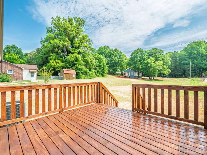 402 Pine Grove Avenue, Cherryville, NC 28021.  MLS# CAR4383733, YatesRealty ID 24370. 