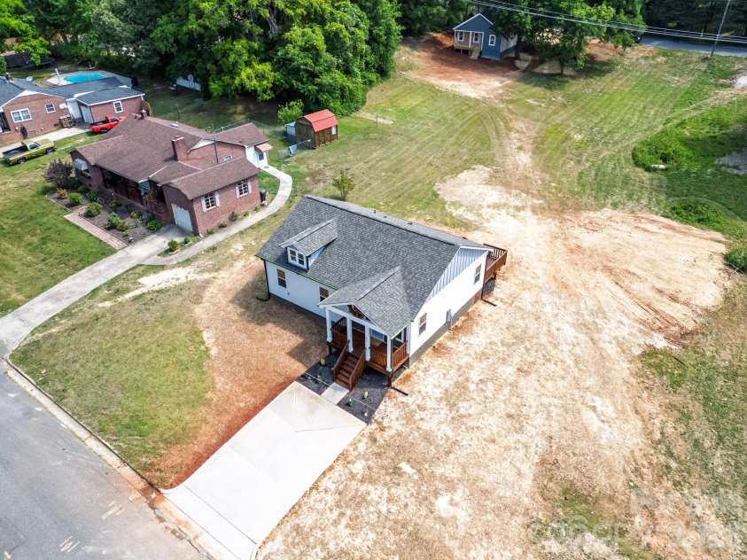 402 Pine Grove Avenue, Cherryville, NC 28021.  MLS# CAR4383733, YatesRealty ID 24370. 