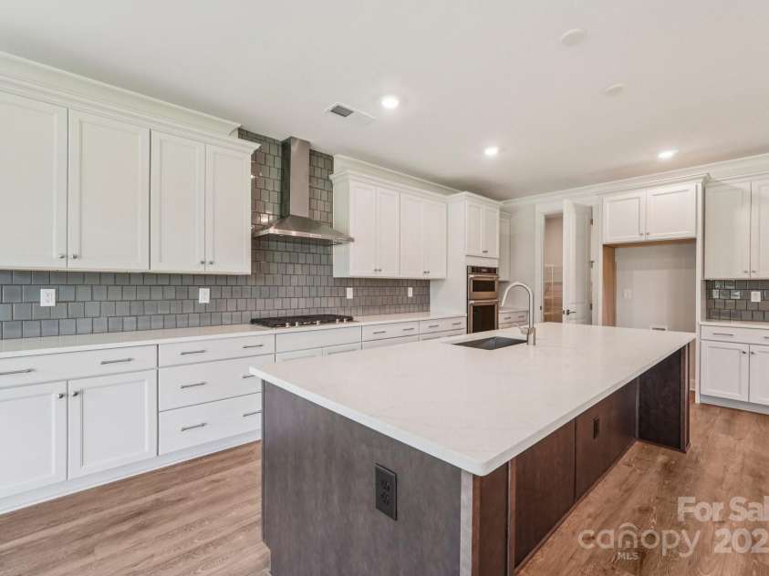 612 Hyder Trail, Tega Cay, SC 29708.  MLS# CAR4266465, YatesRealty ID 24372. Kitchen