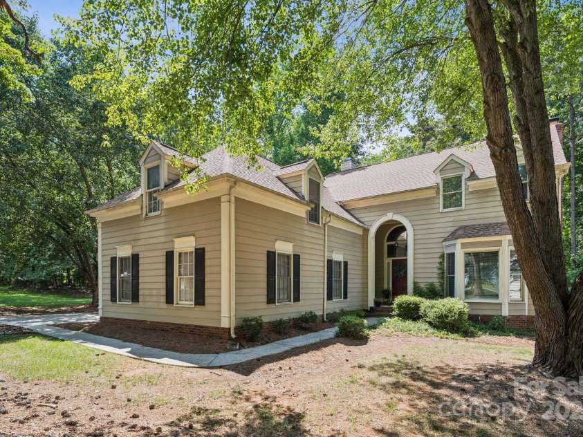 4716 Heatherton Place, Charlotte, NC 28270.  MLS# CAR4275105, YatesRealty ID 24373. 