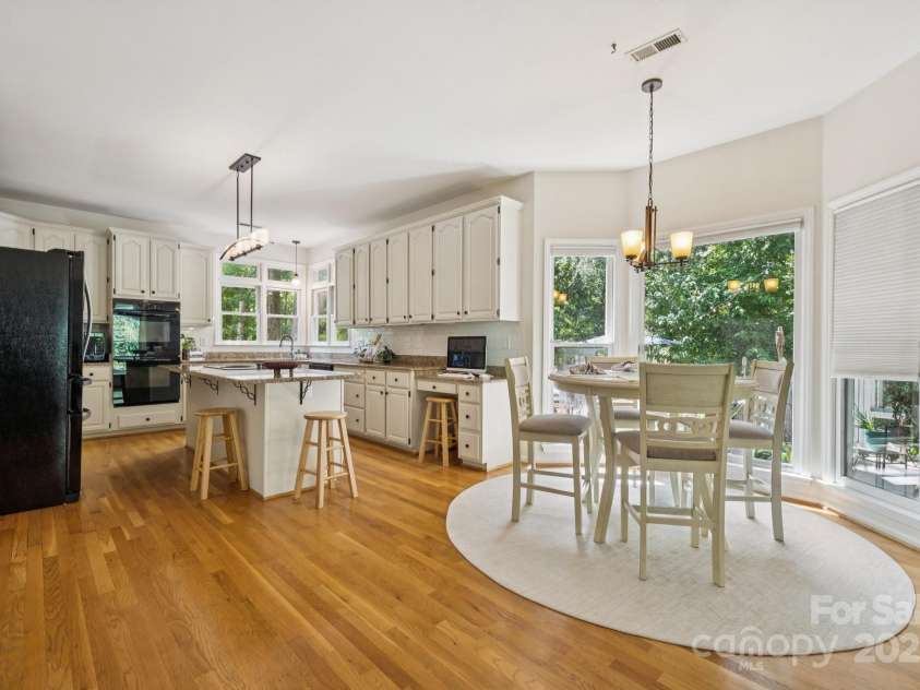 4716 Heatherton Place, Charlotte, NC 28270.  MLS# CAR4275105, YatesRealty ID 24373. 