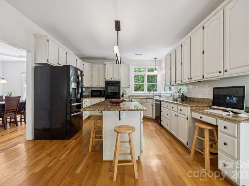 4716 Heatherton Place, Charlotte, NC 28270.  MLS# CAR4275105, YatesRealty ID 24373. 