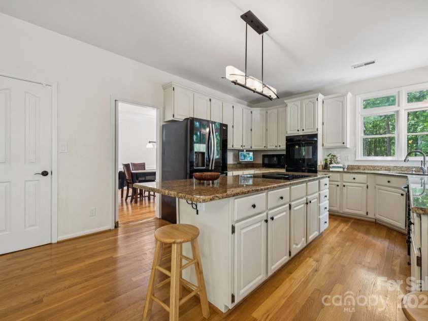 4716 Heatherton Place, Charlotte, NC 28270.  MLS# CAR4275105, YatesRealty ID 24373. 