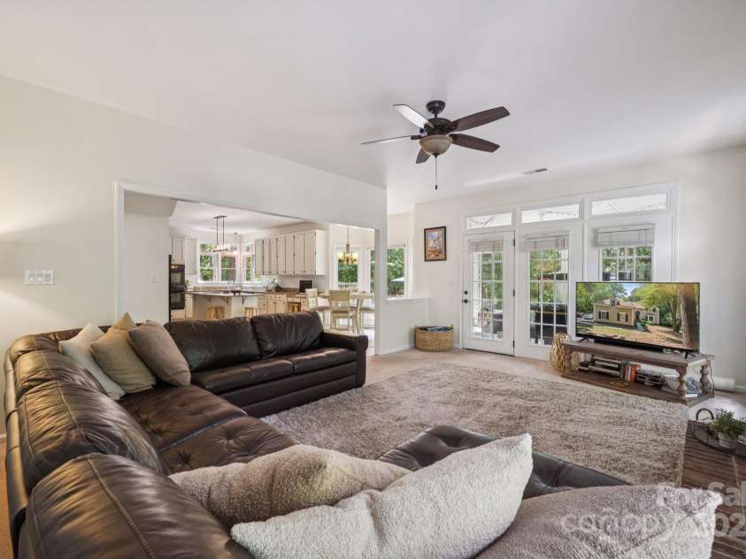 4716 Heatherton Place, Charlotte, NC 28270.  MLS# CAR4275105, YatesRealty ID 24373. 