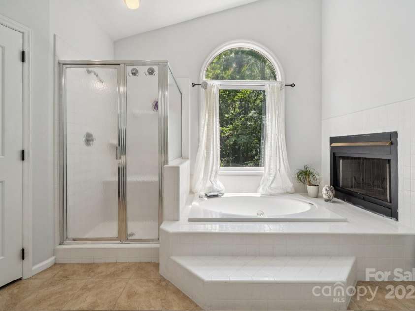 4716 Heatherton Place, Charlotte, NC 28270.  MLS# CAR4275105, YatesRealty ID 24373. 