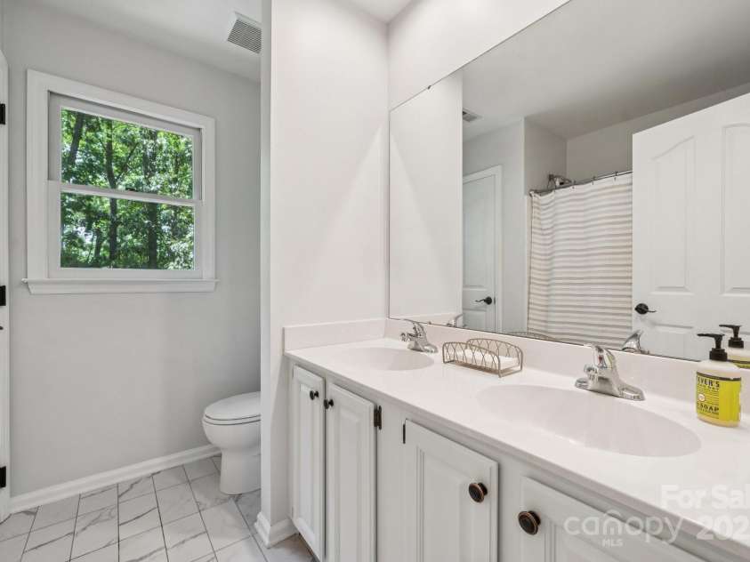 4716 Heatherton Place, Charlotte, NC 28270.  MLS# CAR4275105, YatesRealty ID 24373. 