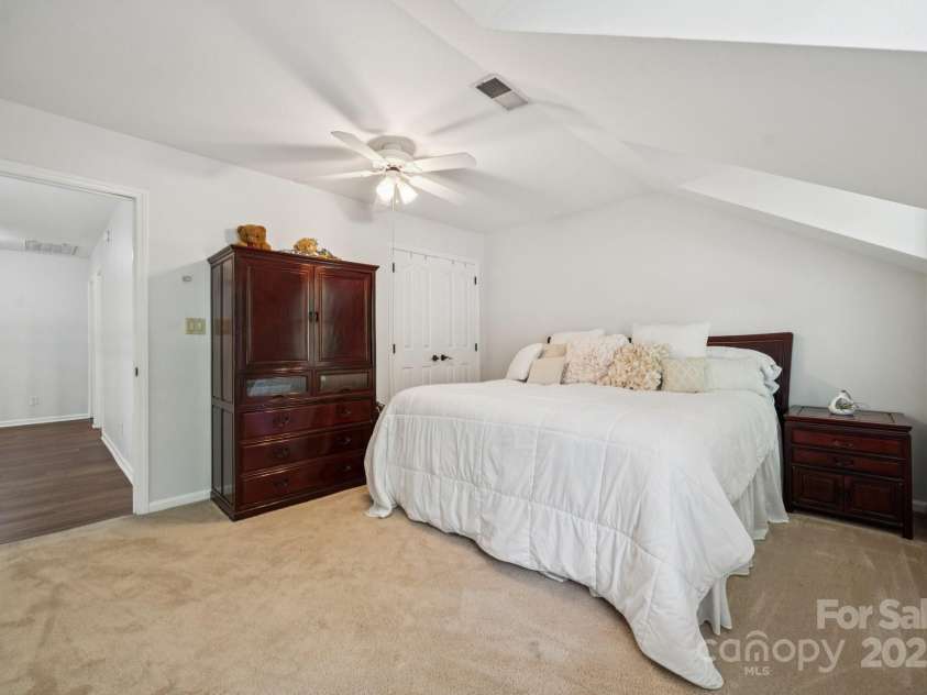 4716 Heatherton Place, Charlotte, NC 28270.  MLS# CAR4275105, YatesRealty ID 24373. 