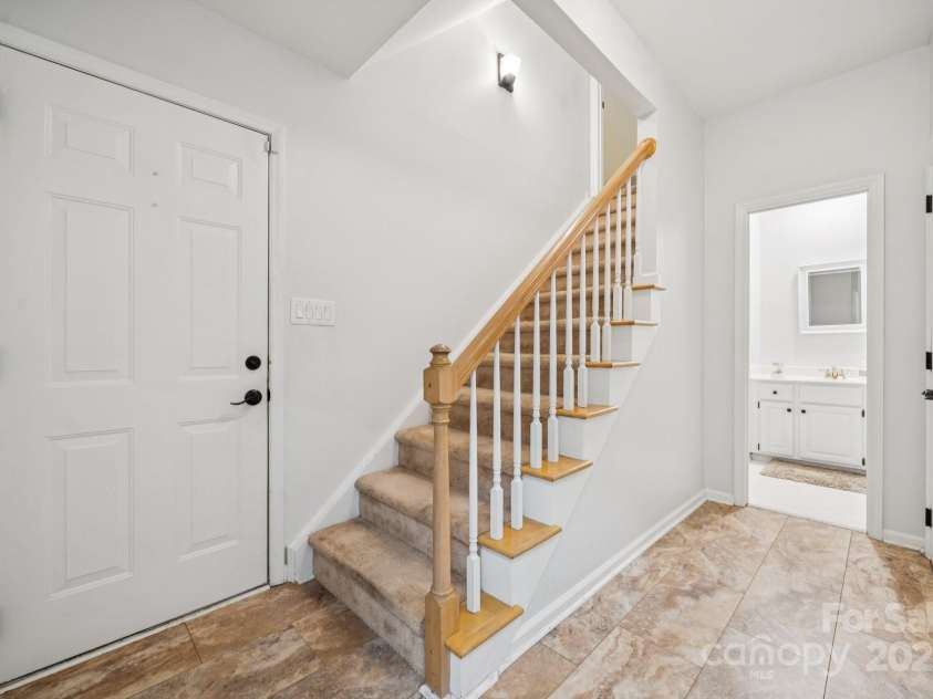 4716 Heatherton Place, Charlotte, NC 28270.  MLS# CAR4275105, YatesRealty ID 24373. 