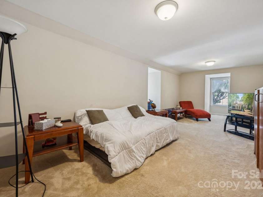 4716 Heatherton Place, Charlotte, NC 28270.  MLS# CAR4275105, YatesRealty ID 24373. 