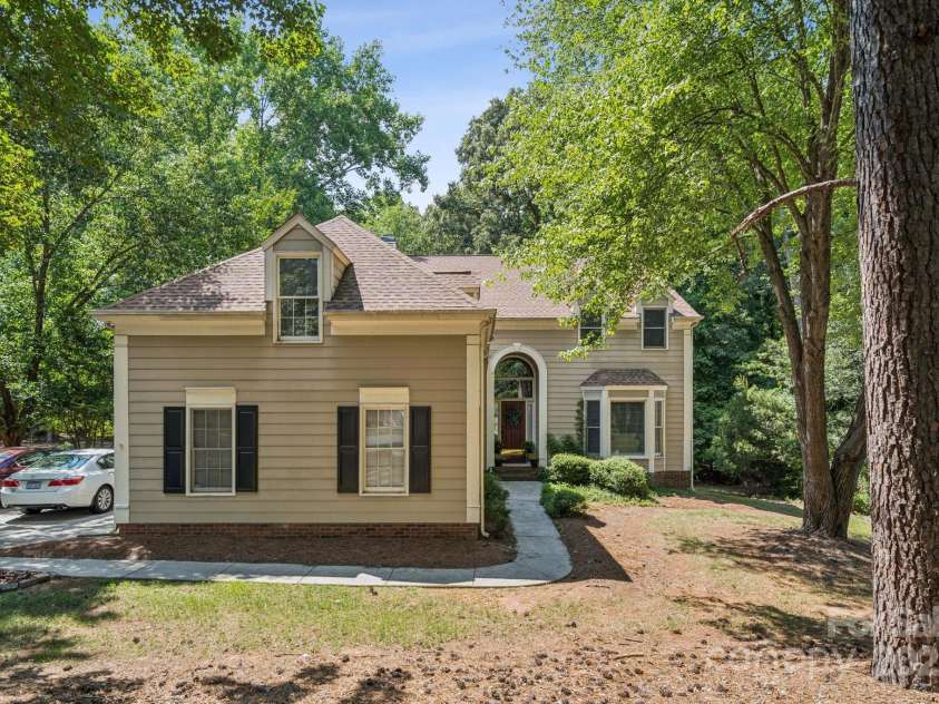 4716 Heatherton Place, Charlotte, NC 28270.  MLS# CAR4275105, YatesRealty ID 24373. 