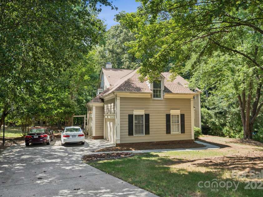4716 Heatherton Place, Charlotte, NC 28270.  MLS# CAR4275105, YatesRealty ID 24373. 