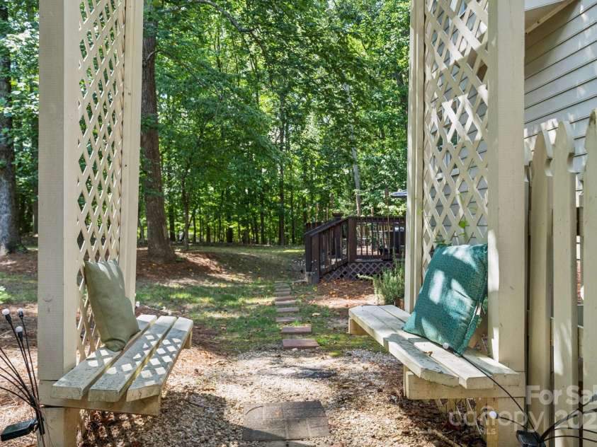 4716 Heatherton Place, Charlotte, NC 28270.  MLS# CAR4275105, YatesRealty ID 24373. 