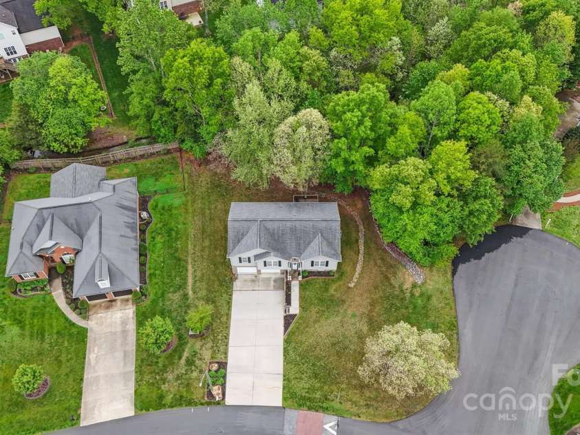 2835 24TH STREET Drive, Hickory, NC 28601.  MLS# CAR4251090, YatesRealty ID 24377. BACK YARD