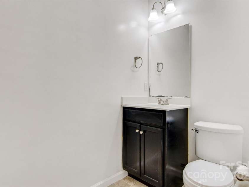 2835 24TH STREET Drive, Hickory, NC 28601.  MLS# CAR4251090, YatesRealty ID 24377. BEDROOM/FLEX ROOM