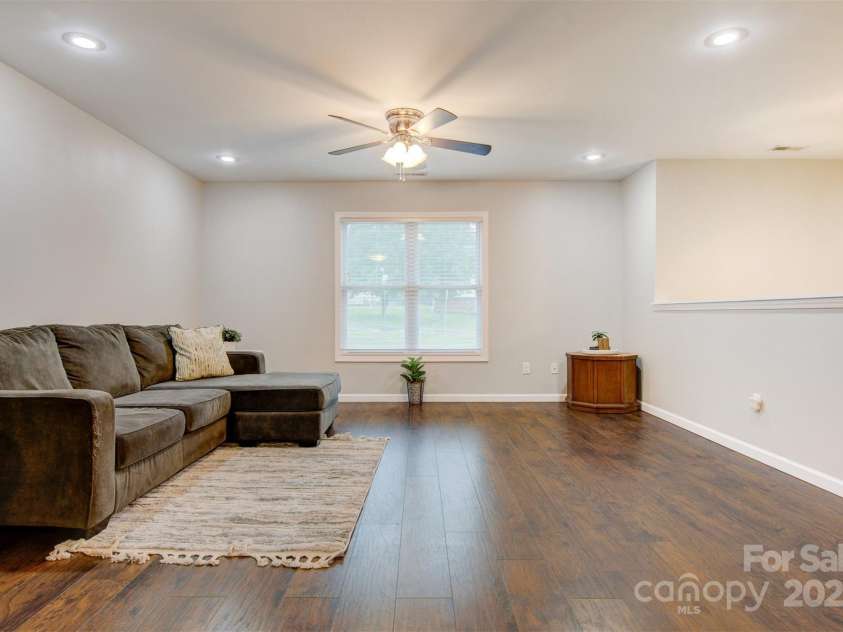 2835 24TH STREET Drive, Hickory, NC 28601.  MLS# CAR4251090, YatesRealty ID 24377. STAIRWAY