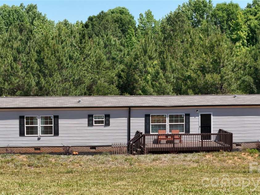 365 Guernsey Lane, Roebuck, SC 29376.  MLS# CAR4385221, YatesRealty ID 24378. 