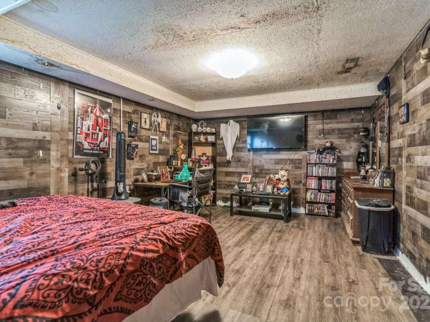 1713 Poe Circle, Hickory, NC 28601.  MLS# CAR4273320, YatesRealty ID 24379. 